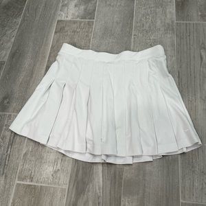 White Victoria’s Secret PINK skort in size M